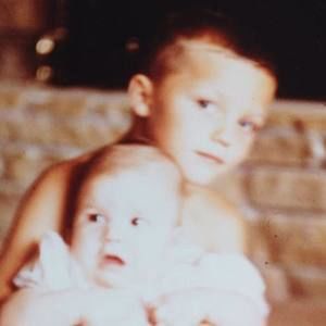 Meet your Posher, Mona